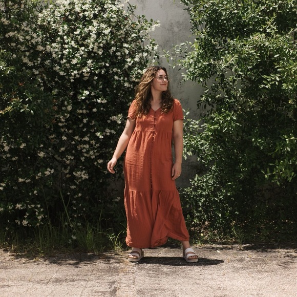 Meet your Posher, Leah - Picture 1 of 2